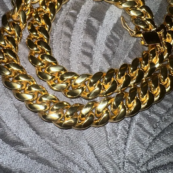 24kGold Filled Chain NecklaceSolid Cuban Link 22INCHES14MM